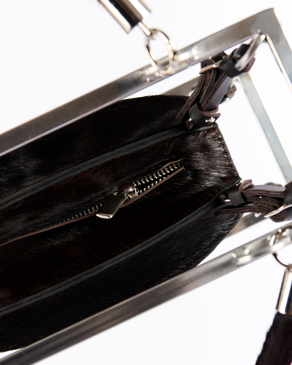 Hauberk compact Bristle Bag